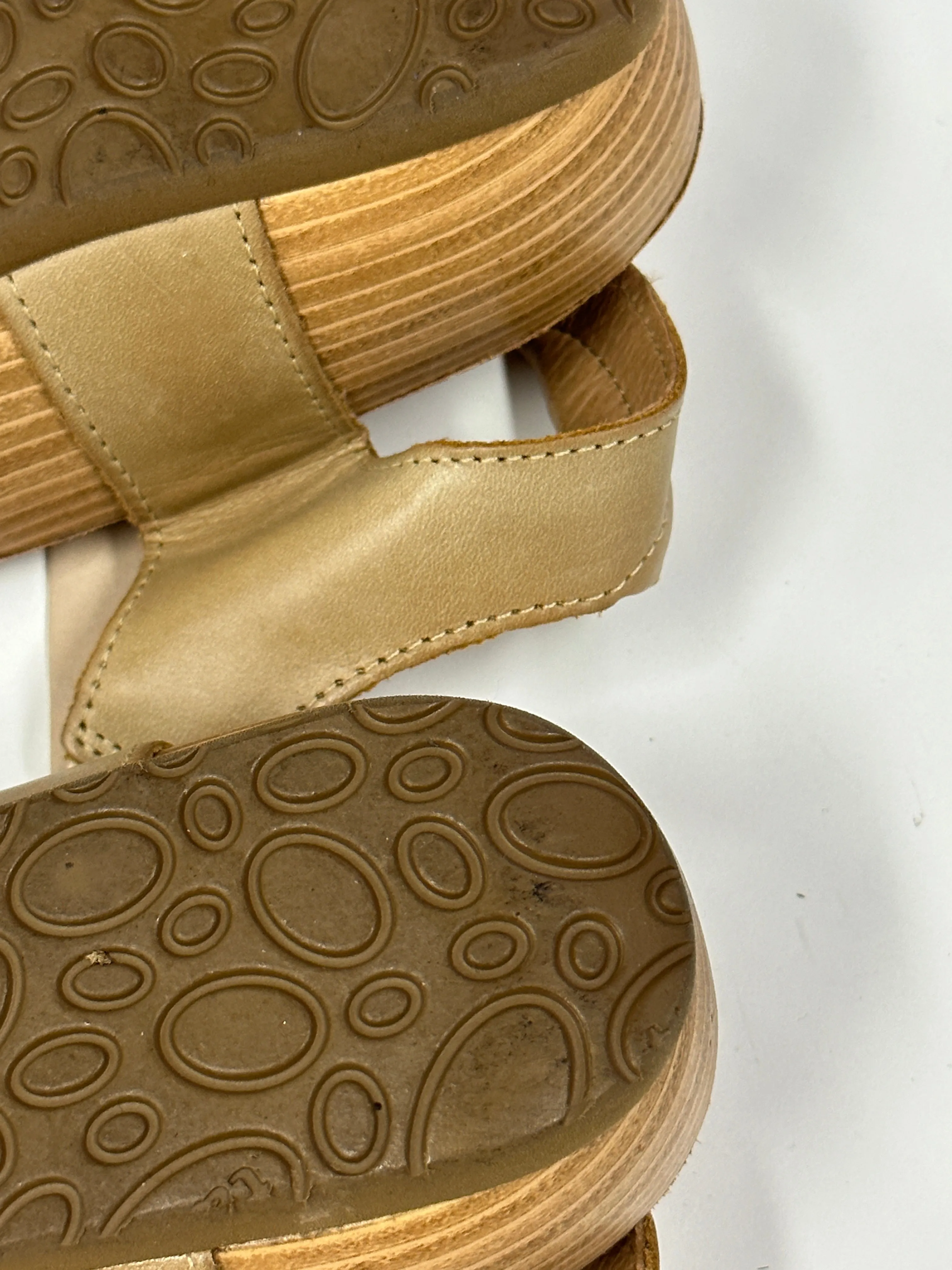 Multiverse Leather Sandal in Beige