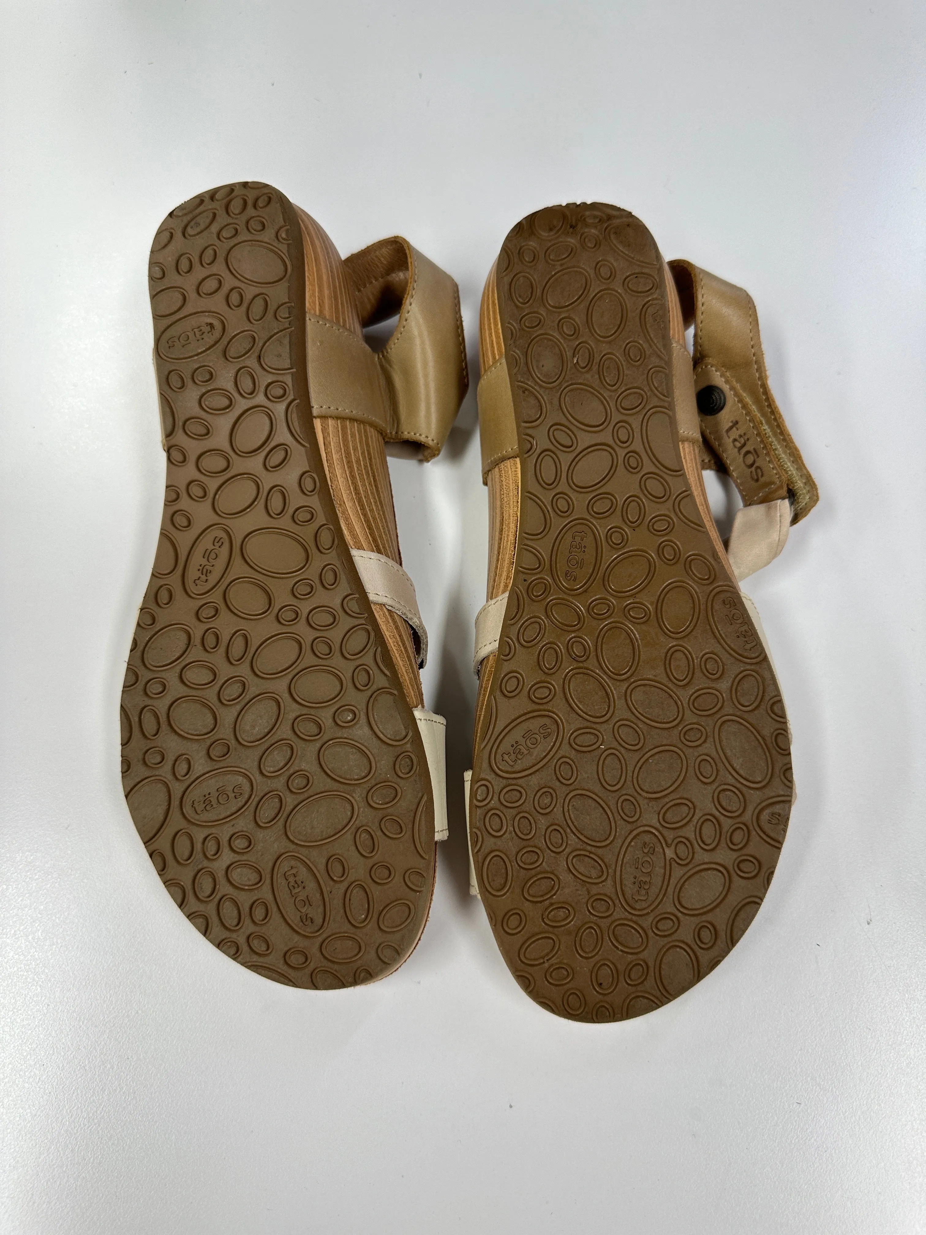 Multiverse Leather Sandal in Beige